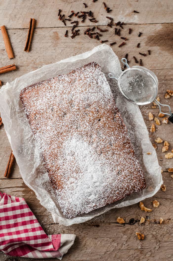 Full view of the cake freshly decorated with a layer of powdered sugar on the entire top.