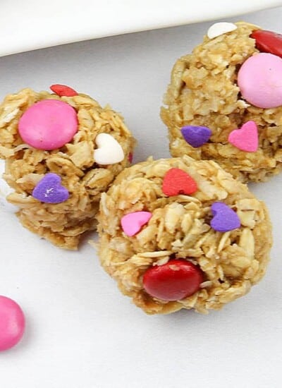 Snack bites with heart and pink, red and purple decorations