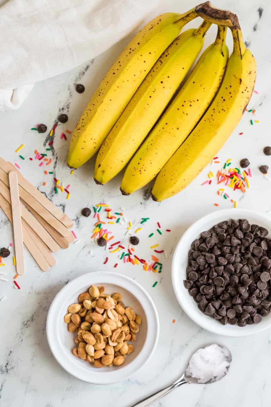 Ingredients for frozen banana pops
