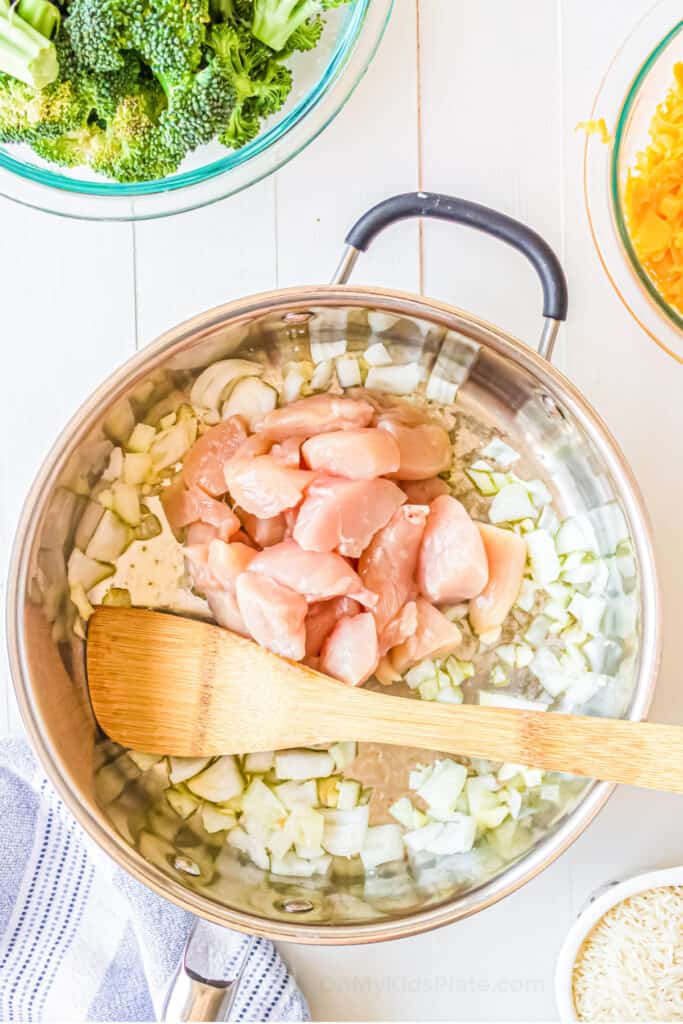 One Pot Cheesy Chicken Broccoli Rice - On My Kids Plate