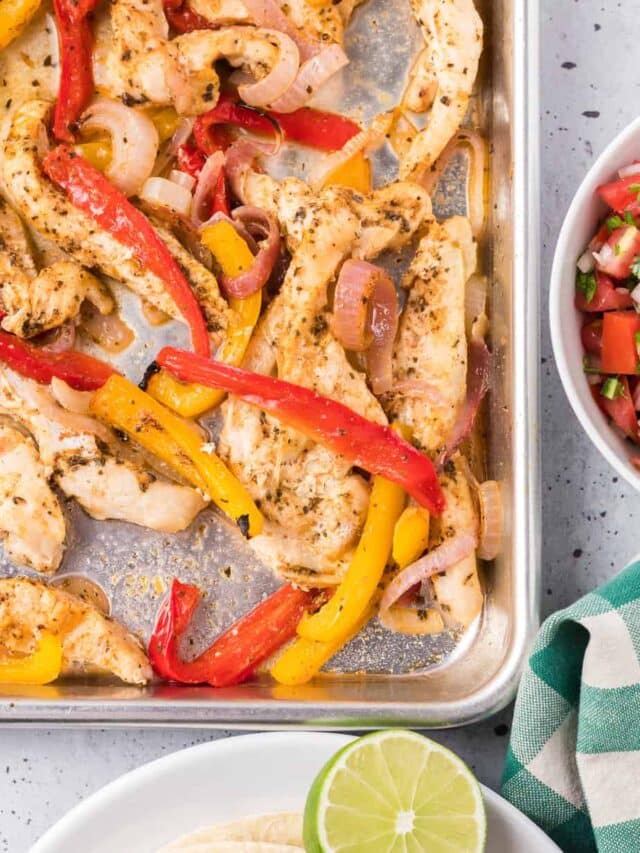 cropped-Sheet-pan-Chicken-Fajitas-with-tortillas-and-lime.jpg