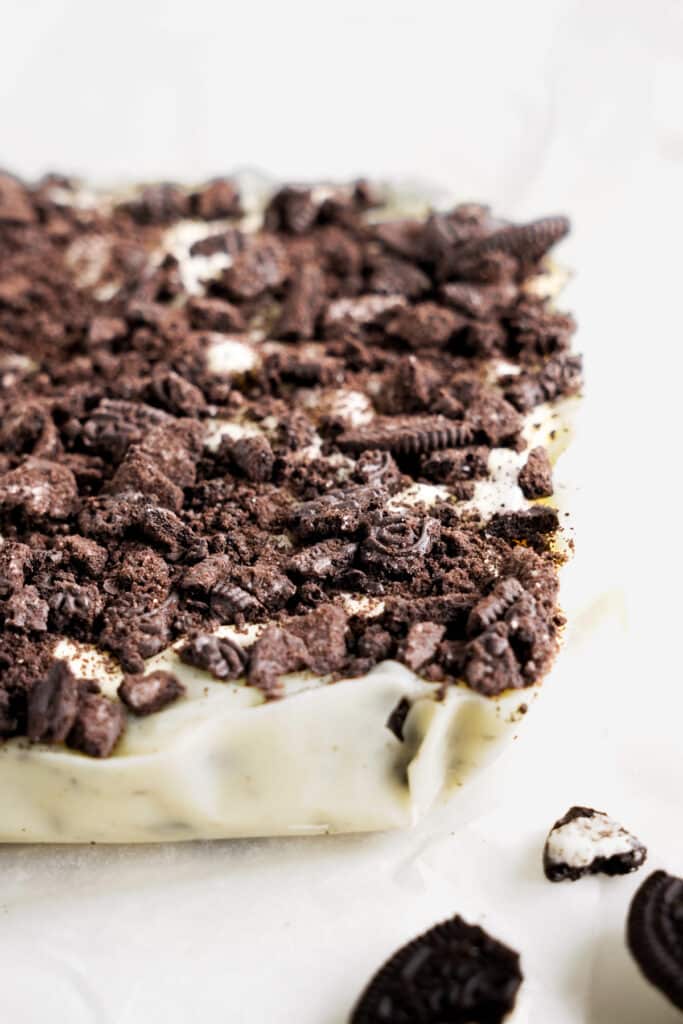 Cookies And Cream Fudge (Oreo Fudge!) - On My Kids Plate