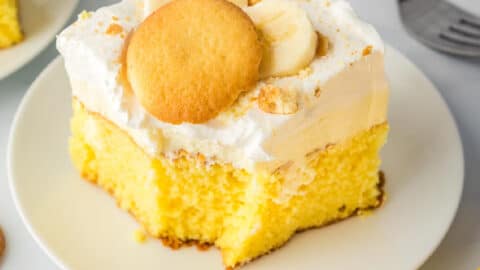 banana-pudding-poke-cake-slice