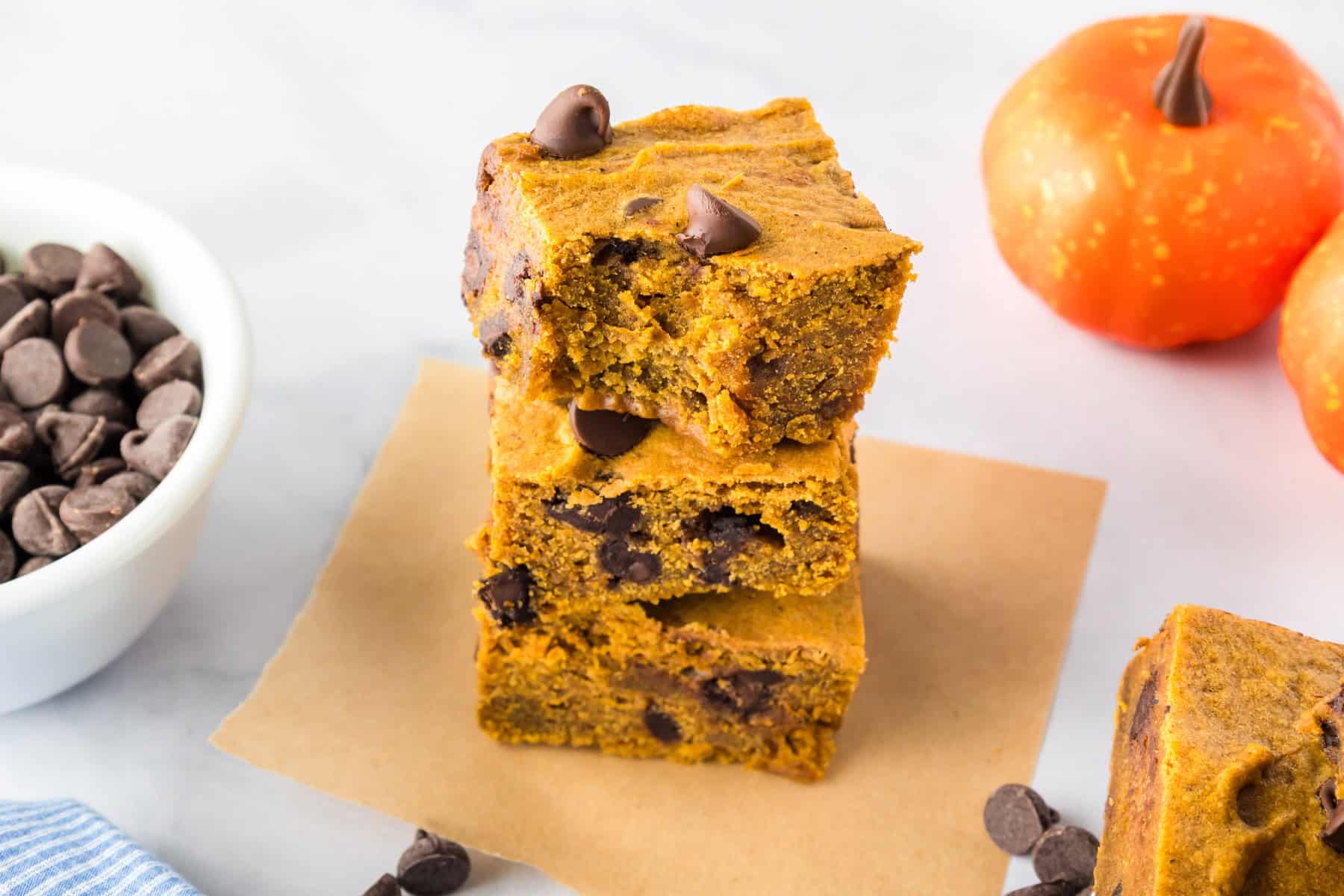 Why Fall-Lovers Can’t Stop Eating These Pumpkin Blondies 5 Image